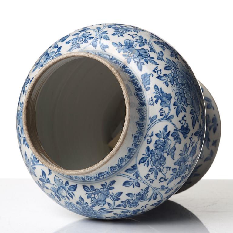 URNA, porslin. Qingdynastin, Kangxi (1662-1722).