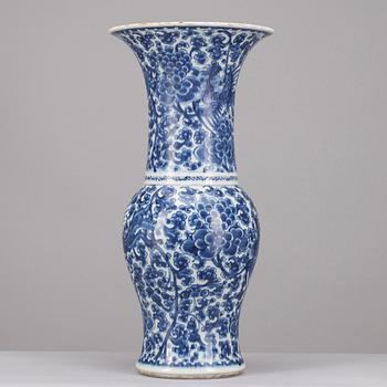 VAS, porslin, Kina, Kangxi-stil, 1800-tal.