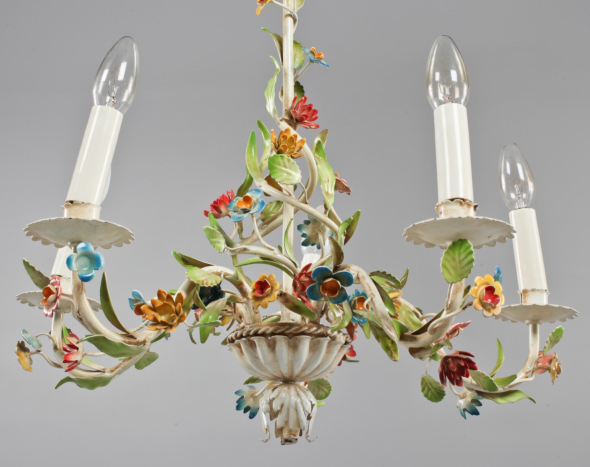 TAKLAMPA, enligt uppgift inköpt på Firma Svenskt Tenn, 1970-tal. Höjd 56 cm.
