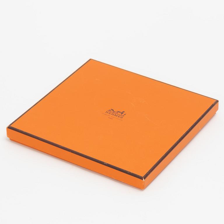 Hermès, an 'Apparat des Plaines' scarf.