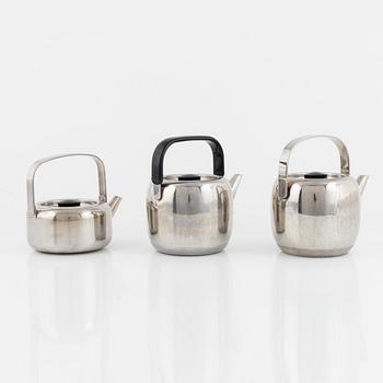 Timo Sarpaneva tthree stainless steel teapots, Opa, Finalnd, 1970's.