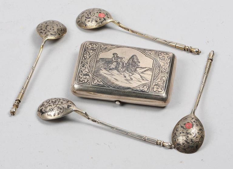 CIGARETETUI, SAMT TESKEDAR, 4st , silver, Ryssland.
