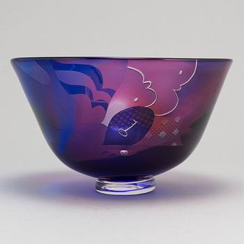 BERTIL VALLIEN, a glass bowl, for Kosta Boda, signed and numbered.