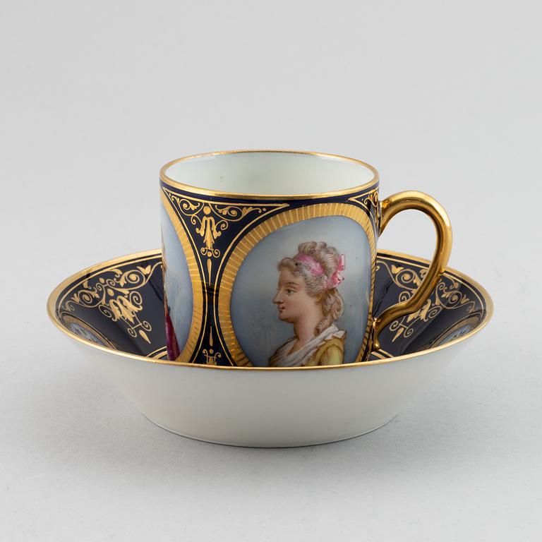 Kopp med fat, porslin, "Sevres", Frankrike, 1800-tal.