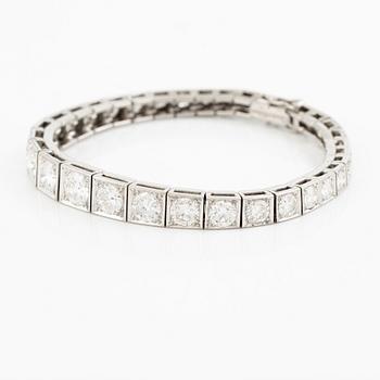 Tennisarmband 18K vitguld med runda briljantslipade diamanter.