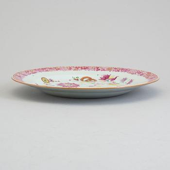 A famille rose 'pseudo tobacco leaf' plate, Qing dynasty, Qianlong (1736-95).