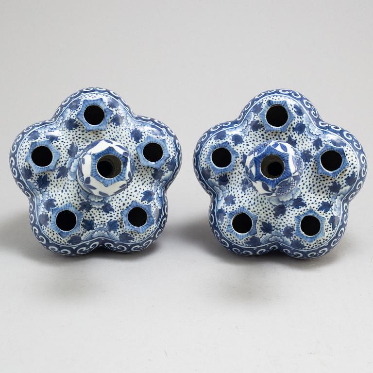 A pair of blue and white tulip vases, Qing dynasty, Guangxu (1875-1908).