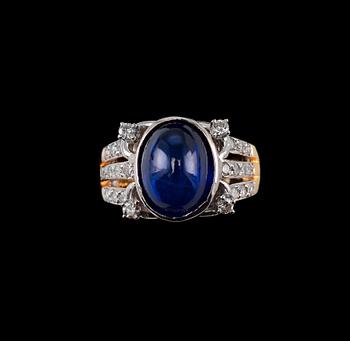 444. A RING, cabochon cut sapphire c. 7.5 ct. Brilliant cut diamonds c. 0.6 ct. Weight 8,4 g.