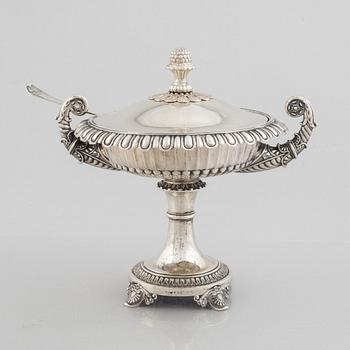 A Swedish silver sugarbowl, marks of Adolf Zethelius, Stockholm 1834.