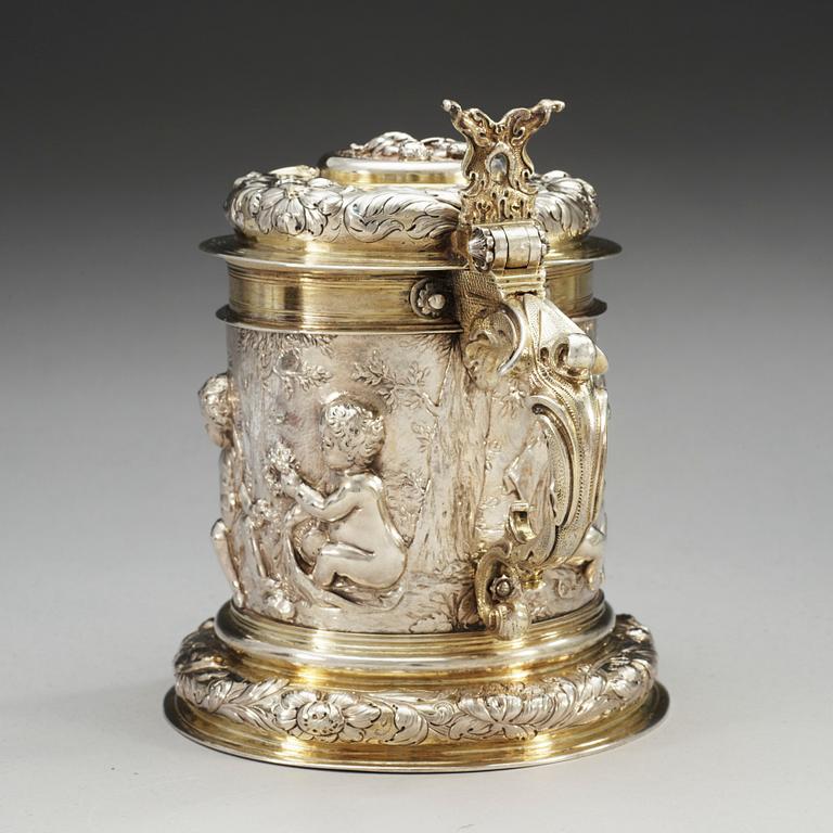 A German 17th century parcel-gilt tankard, makers mark of Johann Brockmer, Hamburg 1662-1685.