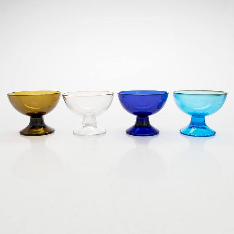 Saara Hopea, a set of 12 dessert bowls, model 5379, Nuutajärvi Notsjö. Design year 1956.