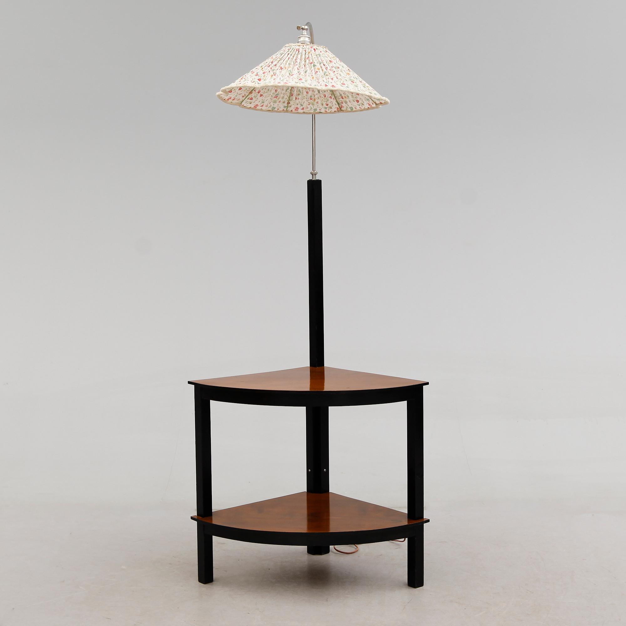 GOLVLAMPA, 1900-talets första hälft.