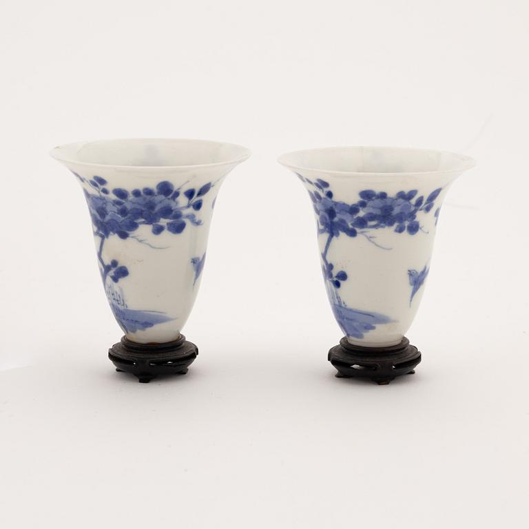 A set of two Japanese blue and white cups and five stands, Meiji period (1868-1912).