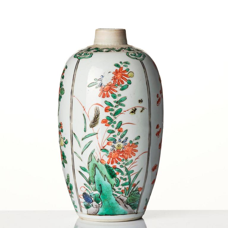 A famille verte bowl, tea caddy and mallet shaped vase, Qing dynasty, Kangxi (1662-1722).