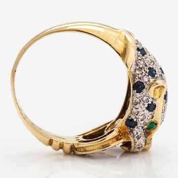 Ring, 18K guld, safirer, smaragder och diamanter ca 0.21 ct tot.