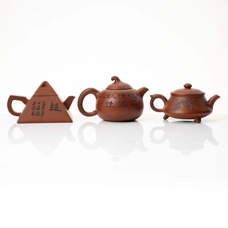 A group of three Chinese yixing teapots, 1980/90s.