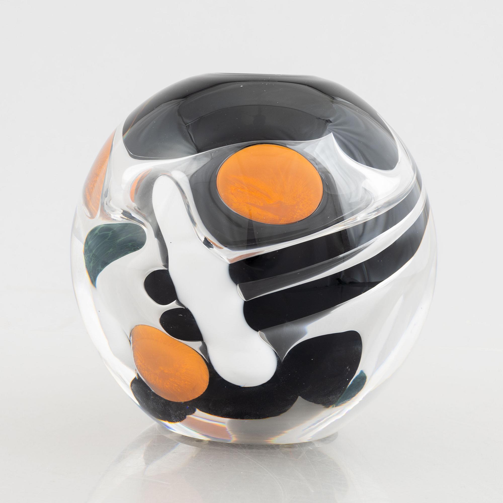 Lars Hellsten, an 'ariel' glass vase, Orrefors 1989.