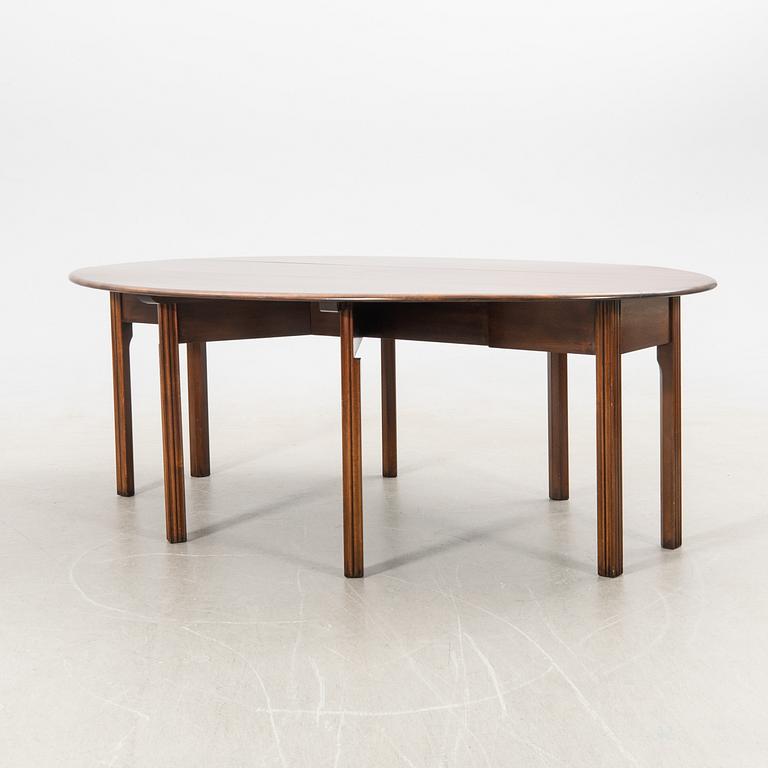 Dining group 11 dlrs England mid-20th century.