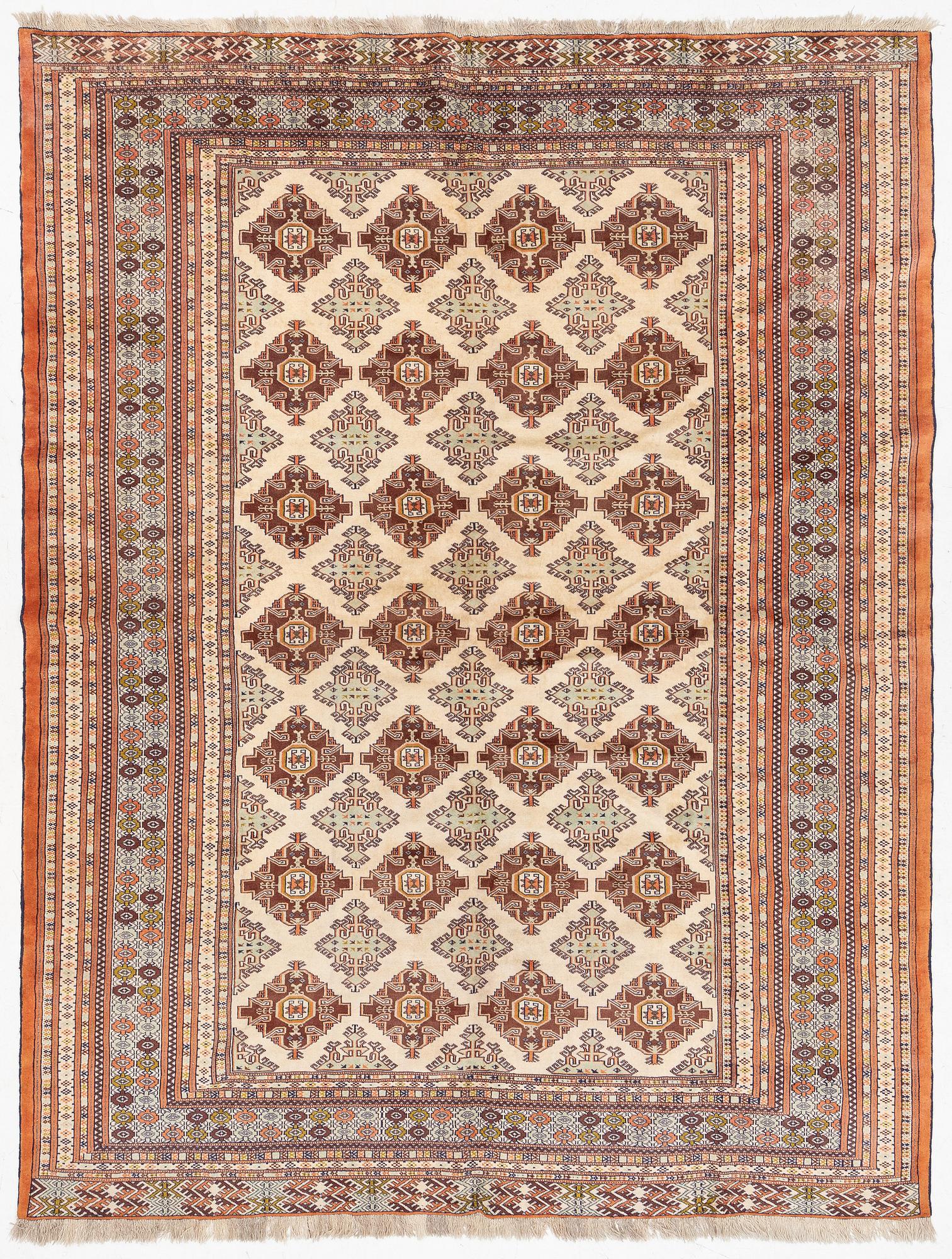 Carpet, Turkmen, approx. 386 x 294 cm.