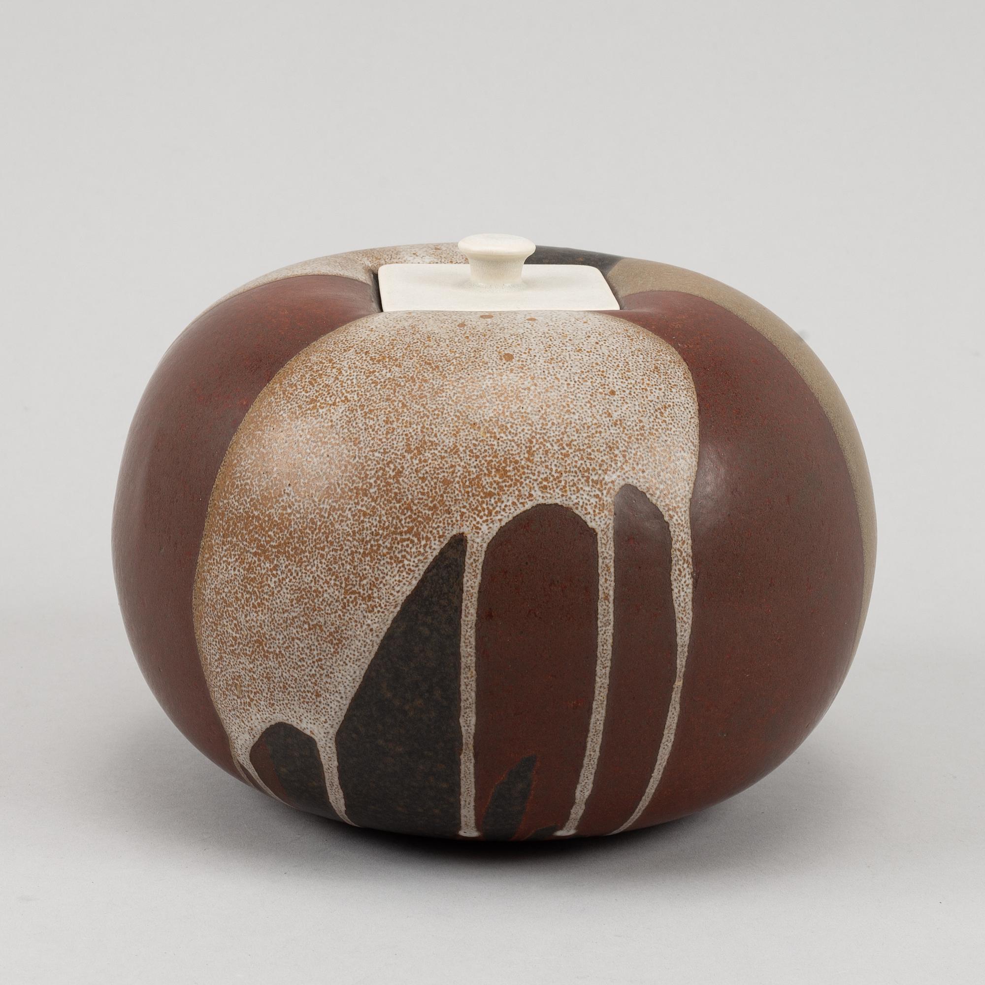 Paul Hoff, a unique stoneware pot with cover, Gustavsberg studio, Sweden 1986.