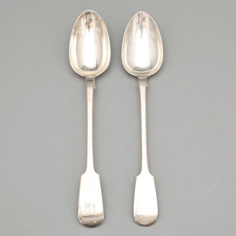 RAGUSKEDAR, 2 st liknande, silver, London 1853. Tot ca 284 gram.