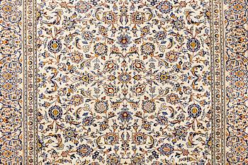 A Kashan carpet, c. 380 x 271 cm.