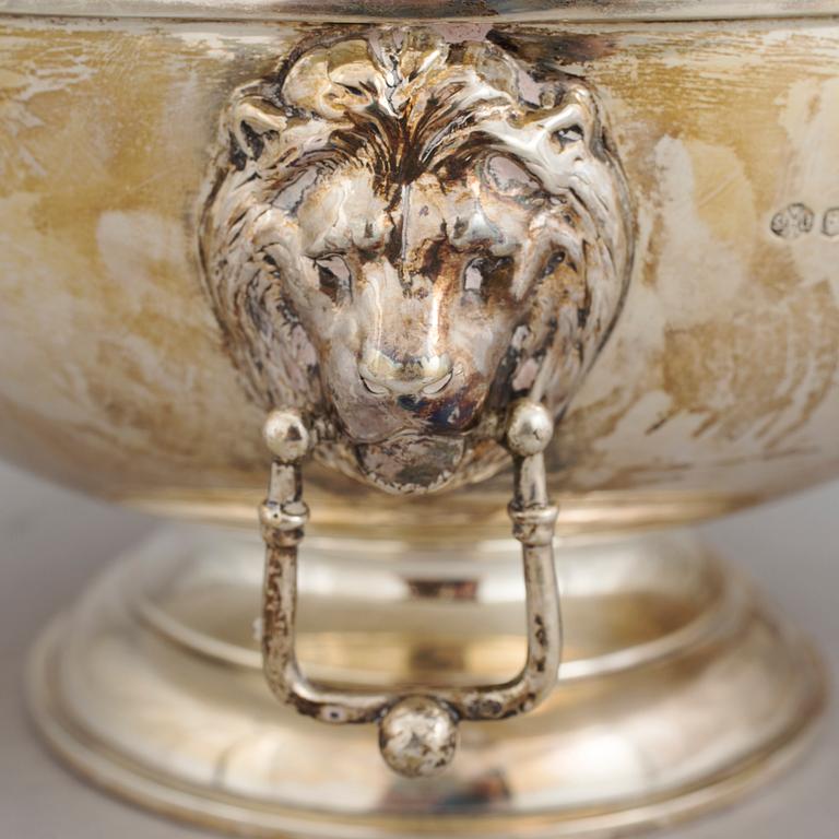 SKÅL, silver, William Hutton & Sons, Sheffield, England, 1909. Vikt ca 820g.