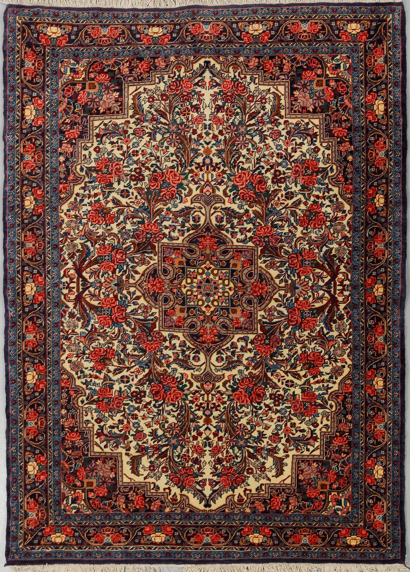 MATTA, old Bidjar. Ca 160x115 cm.