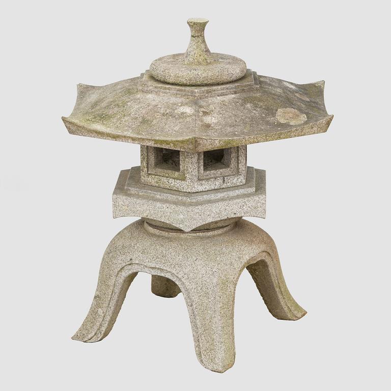 Puutarhalyhty, yukimi-dōrō, Japani.