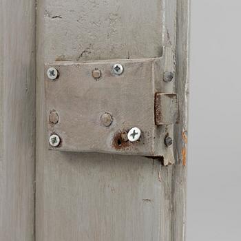 Corner cabinet, 18th century.