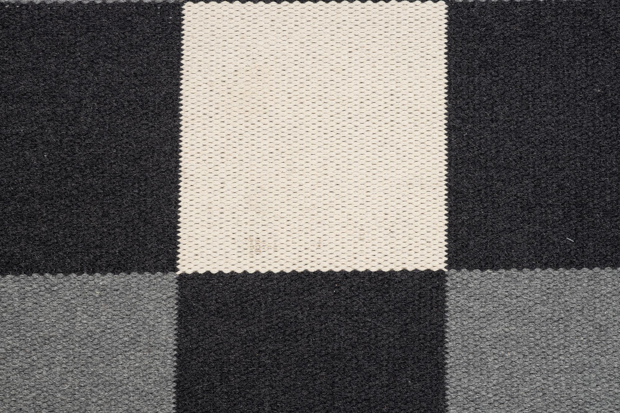 Gunilla Lagerhem Ullberg, matta maskinvävd, "Arkad Checkboard" Kasthall, ca 230 x 160 cm.