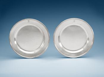 908. A pair of German 19th century silver plates, marked Breymann, Dresden 1825.