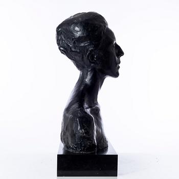 Gudmar Olovson, sculpture. Signed. Numbered. Foundry mark. Bronze, total height 66 cm, length 50 cm.