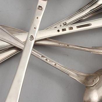 RAGUSKEDAR, 2 st, GRÄDDSKEDAR, 2 st och SOPPSLEV, silver, 1700-, 1800- och 1900-tal. Vikt 727 g.