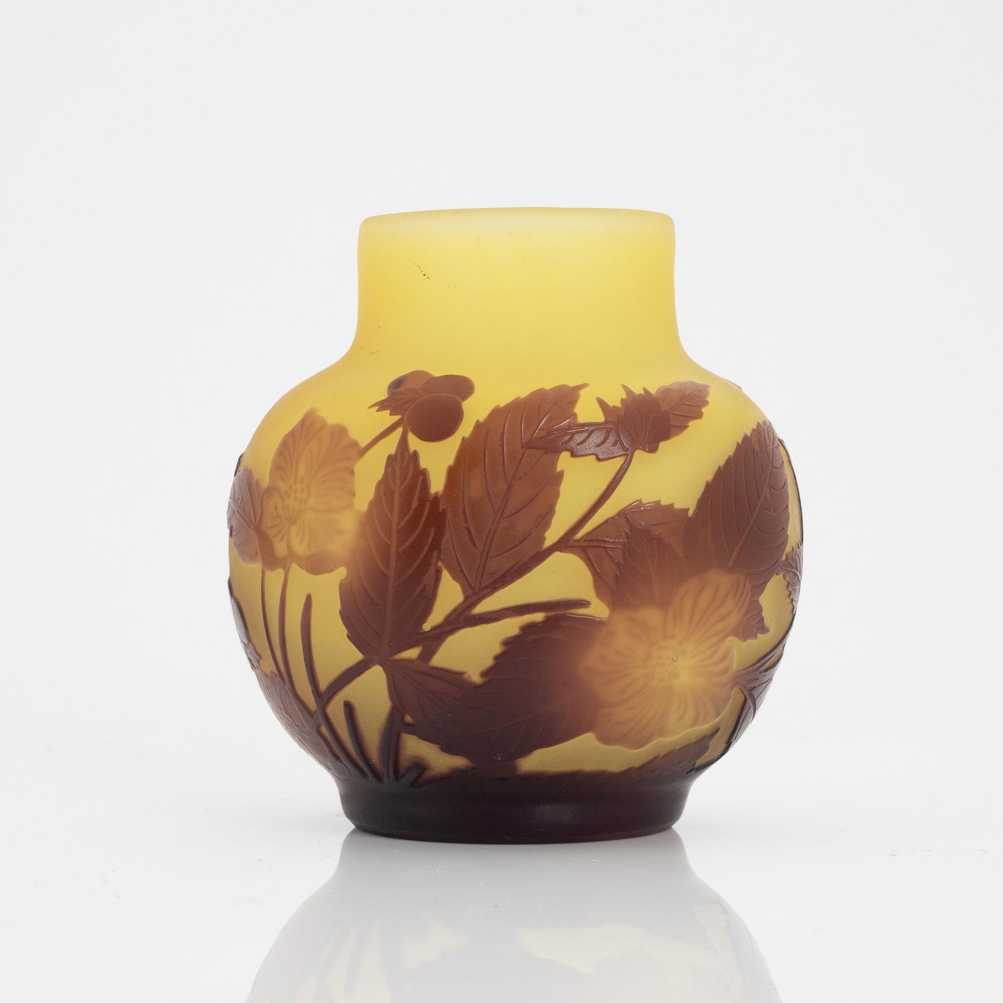 Emile Gallé, vas, överfångsglas, Nancy, Frankrike, signerad.