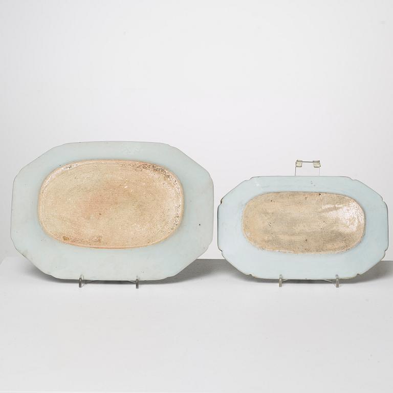 STEKFAT, 2 st, porslin, Qianlong resp Jiaqing, Kina 1700-tal till omkring 1800.