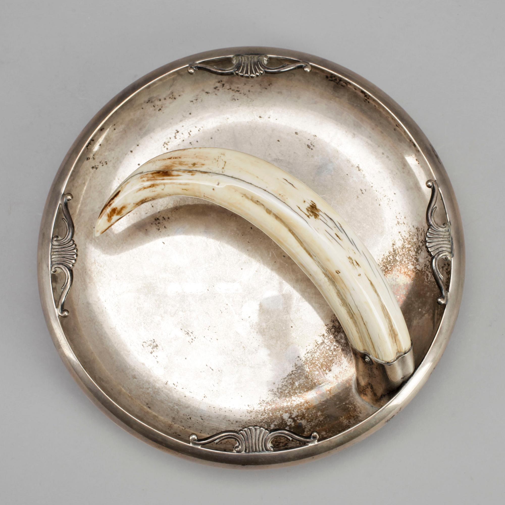 SKÅL, silver, C.G Hallberg, Stockholm 1933. Total vikt ca 800 gram.