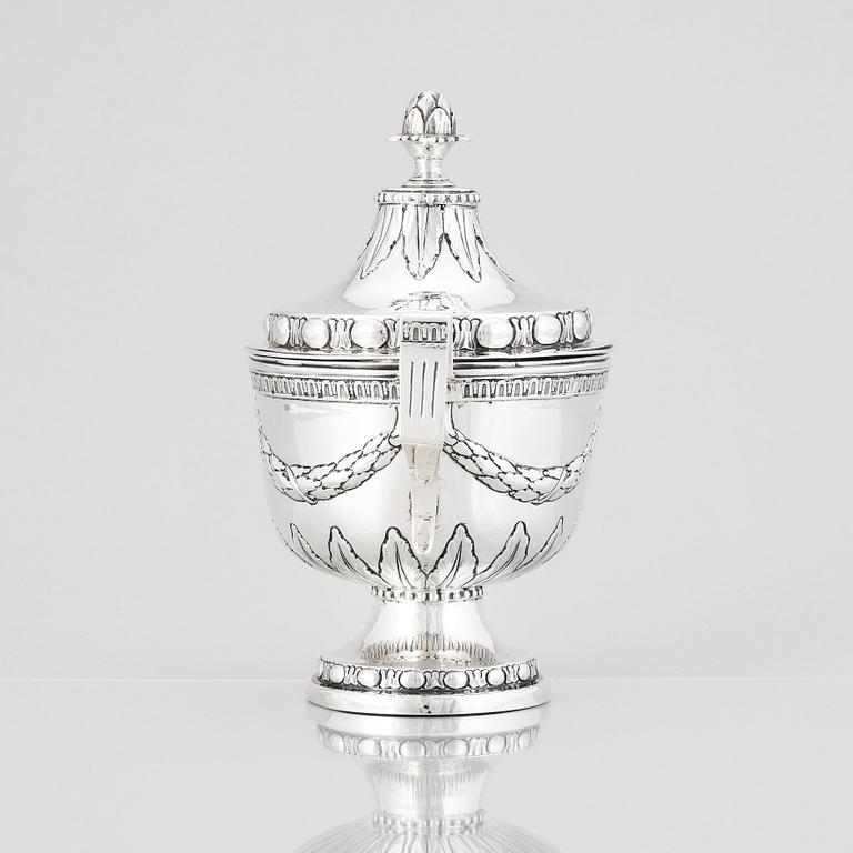 A Swedish Gustavian silver sugar bowl, mark of Lars Boye, Stockholm 1780.