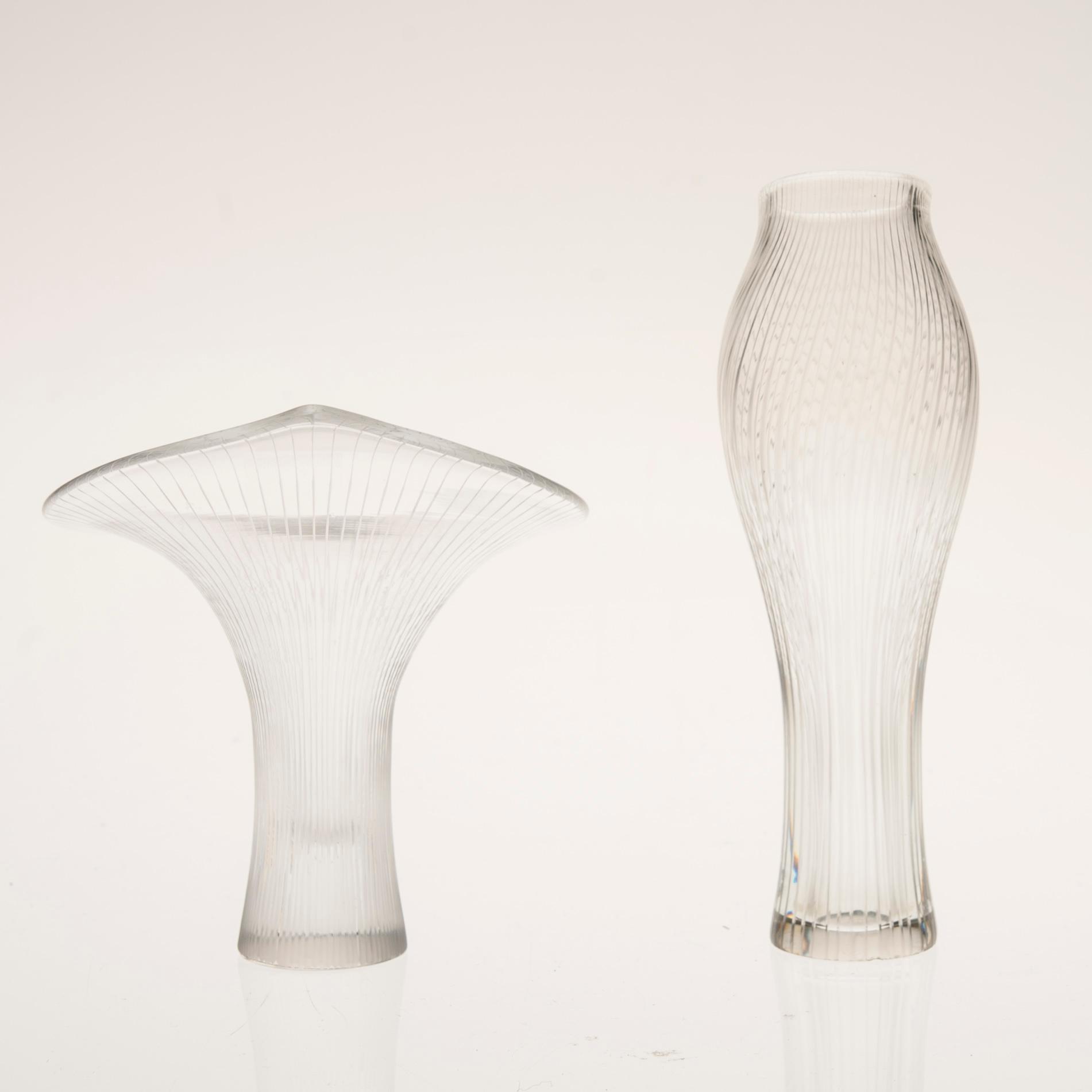 VAS, 2 st, glas, "Kantarell" och "Fölfot", signerad Tapio Wirkkala, Iittala. 1900-talets mitt.