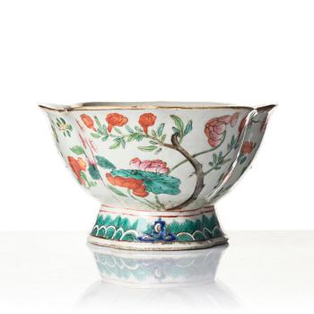 A group of three famille rose dishes, late Qing dynasty.