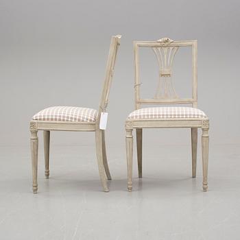STOLAR, ett par, gustaviansk stil, 1900-tal.