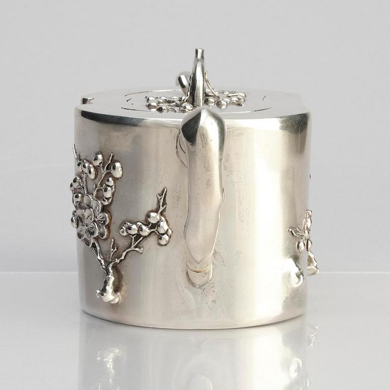 Teservis, fyra delar, silver. Hung Chong & Co, Shanghai, 1900-tal.