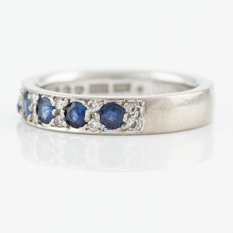 Ring, Strömdahls, 18K white gold with sapphire and brilliant-cut diamonds.