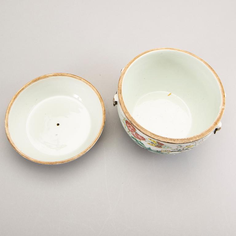 A Chinese 19th century porcelain bowl with lid.