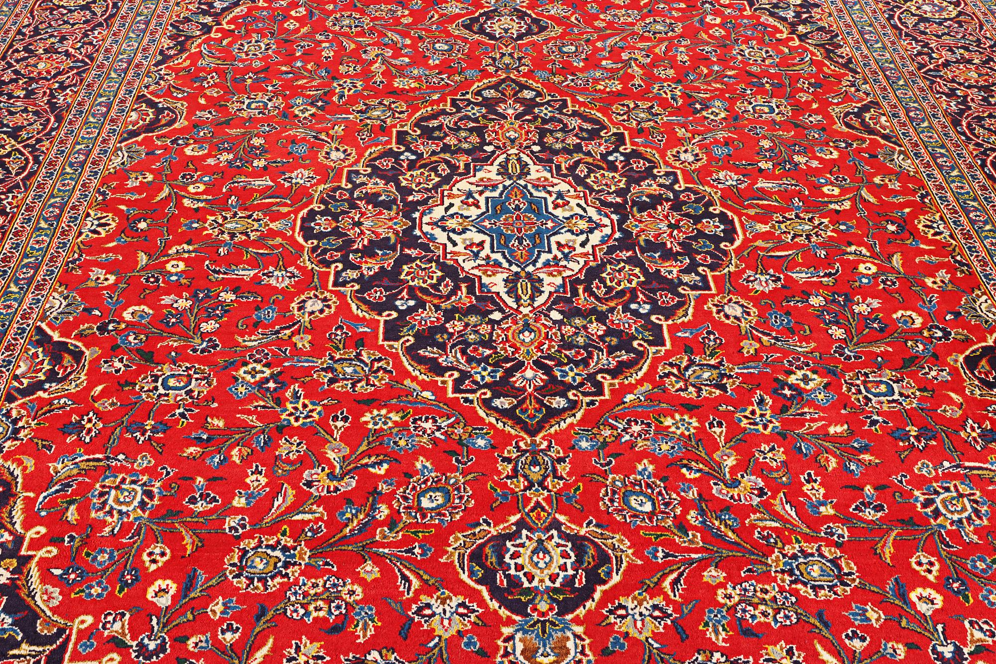 Matta, Keshan, ca 430 x 302 cm.