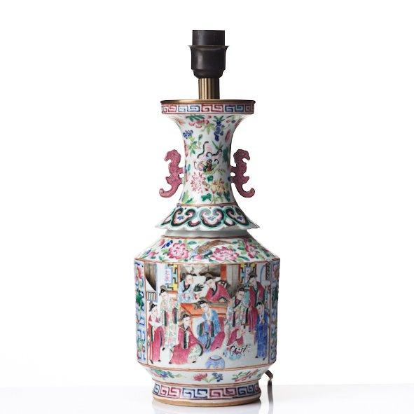 A Canton famille rose vase, Qing dynasty, 19th Century.