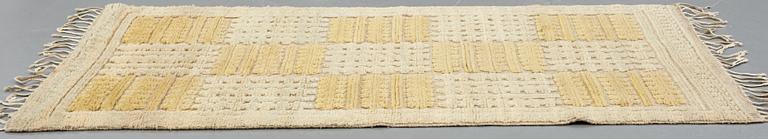 Swedish design, matto, knotted pile in relief, ca 224,5-227,5 x 112-118 cm, signed IB. Sweden around 1930.