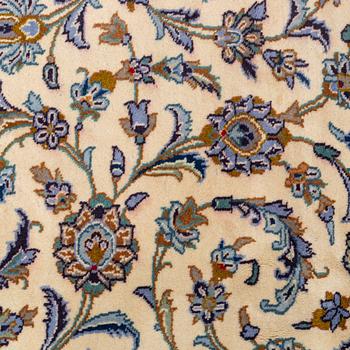 A so called Royal Kashan carpet, ca 423 x 297 cm.