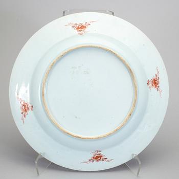 A famille rose charger, Qing dynasty, Yongzheng (1723-35).