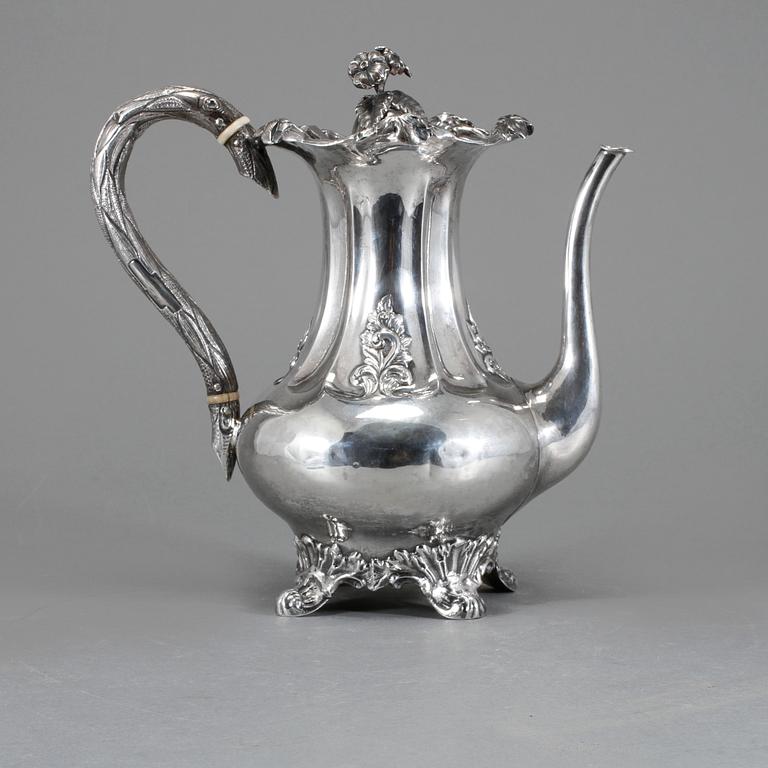 KAFFEKANNA, silver, nyrokoko, Henrik Brandt, Stockholm, 1865, vikt 640 g.